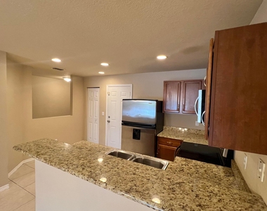 2552 Sw Marshfield Court - Photo Thumbnail 4