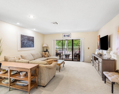 29 Stratford Lane W - Photo Thumbnail 7