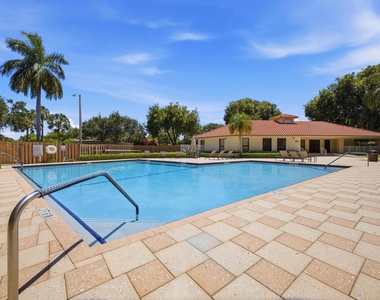 321 Norwood Terrace - Photo Thumbnail 33