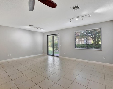 3238 Sw 16th Terrace - Photo Thumbnail 6