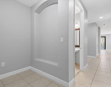 3238 Sw 16th Terrace - Photo Thumbnail 7