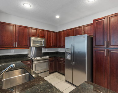 3238 Sw 16th Terrace - Photo Thumbnail 2