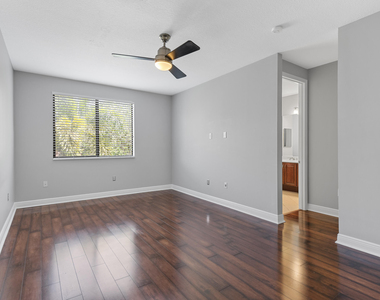 3238 Sw 16th Terrace - Photo Thumbnail 10