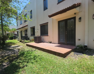 3238 Sw 16th Terrace - Photo Thumbnail 24