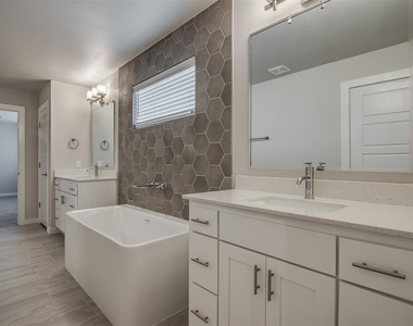 520 Nw 176th Terrace - Photo Thumbnail 31