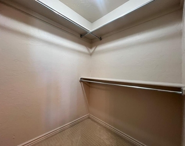 1701 Dorothy Drive - Photo Thumbnail 14