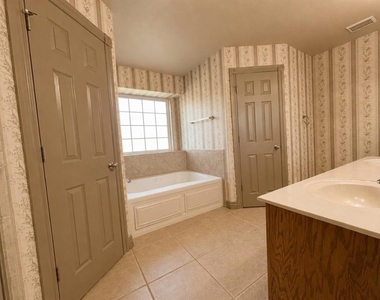 1701 Dorothy Drive - Photo Thumbnail 12