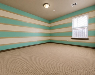 1701 Dorothy Drive - Photo Thumbnail 6
