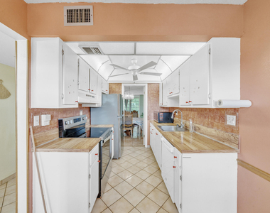 3070 Nw 48th Terrace - Photo Thumbnail 5