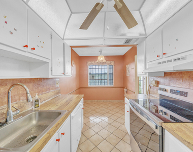 3070 Nw 48th Terrace - Photo Thumbnail 16