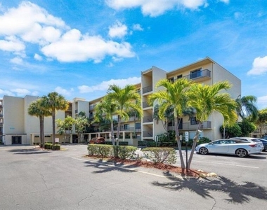 896 N Federal Highway - Photo Thumbnail 4