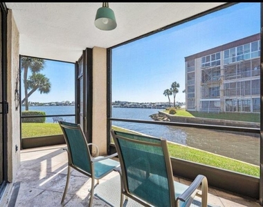 896 N Federal Highway - Photo Thumbnail 2