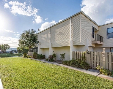 1608 Shaker Circle - Photo Thumbnail 3