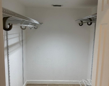 1608 Shaker Circle - Photo Thumbnail 13