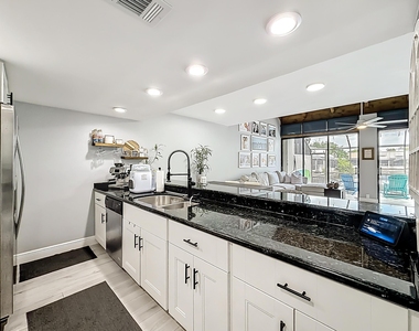 11313 Nw 15th Street - Photo Thumbnail 7