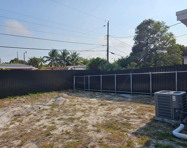 1330 Ne 41st Drive - Photo Thumbnail 3