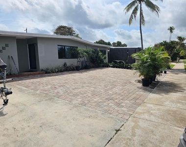 1330 Ne 41st Drive - Photo Thumbnail 1