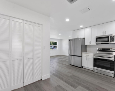307 Nw 6th Street - Photo Thumbnail 1