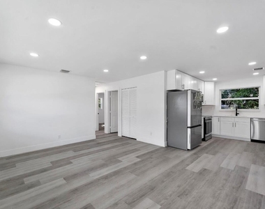 307 Nw 6th Street - Photo Thumbnail 3