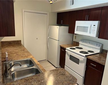 875 Riverside Drive - Photo Thumbnail 6