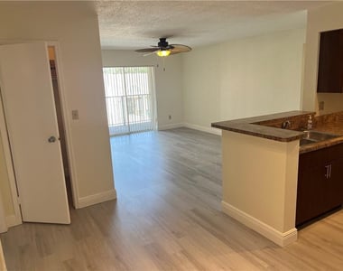 875 Riverside Drive - Photo Thumbnail 5