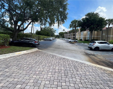 875 Riverside Drive - Photo Thumbnail 21