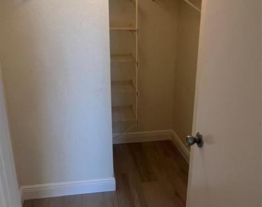 875 Riverside Drive - Photo Thumbnail 11