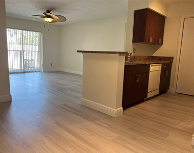 875 Riverside Drive - Photo Thumbnail 4