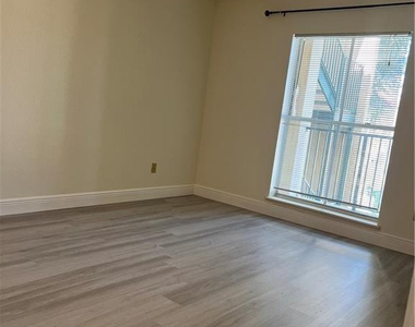 875 Riverside Drive - Photo Thumbnail 8