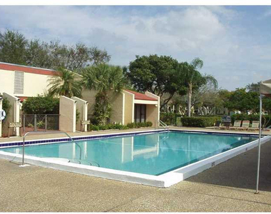 6729 Coral Lake Drive - Photo Thumbnail 15