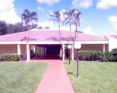 6729 Coral Lake Drive - Photo Thumbnail 11