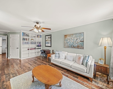 211 9th Street - Photo Thumbnail 6