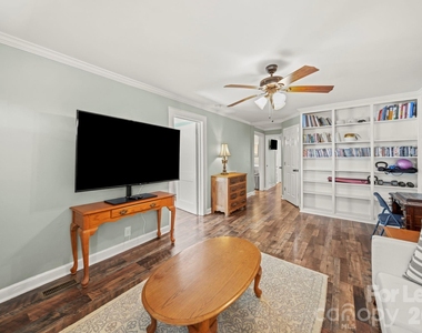 211 9th Street - Photo Thumbnail 5