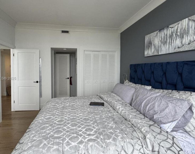 11930 N Bayshore Drive - Photo Thumbnail 15