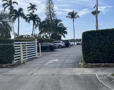 11930 N Bayshore Drive - Photo Thumbnail 16