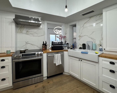 11930 N Bayshore Drive - Photo Thumbnail 7