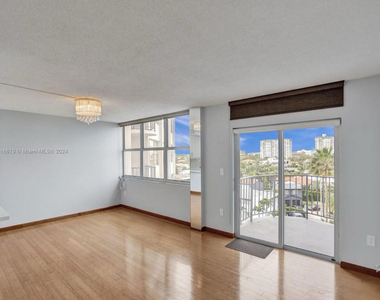 11930 N Bayshore Drive - Photo Thumbnail 16