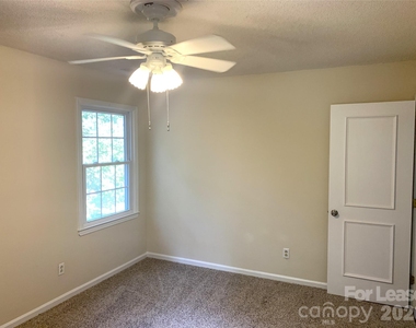 1114 Glenshannon Road - Photo Thumbnail 10