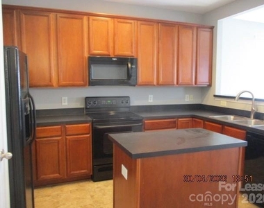 7023 Brighton Park Drive - Photo Thumbnail 5