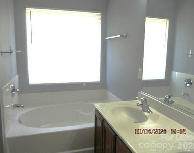 7023 Brighton Park Drive - Photo Thumbnail 8