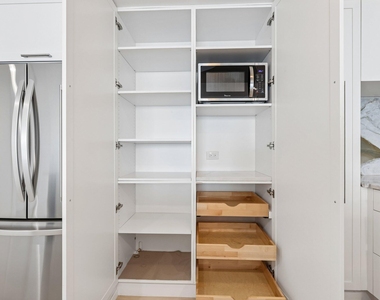 2650 Lake Shore Drive - Photo Thumbnail 6