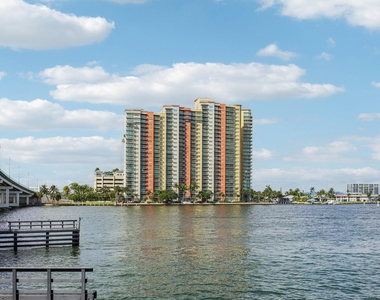 2650 Lake Shore Drive - Photo Thumbnail 32