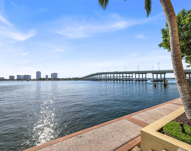 2650 Lake Shore Drive - Photo Thumbnail 35