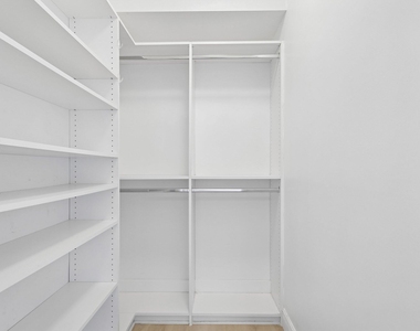 2650 Lake Shore Drive - Photo Thumbnail 12