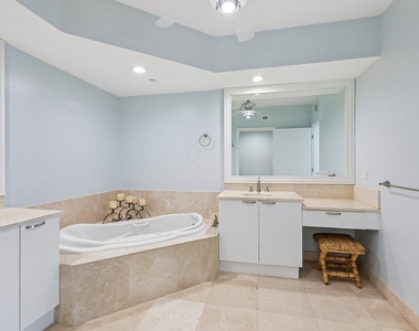 2650 Lake Shore Drive - Photo Thumbnail 20
