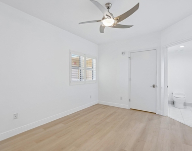2650 Lake Shore Drive - Photo Thumbnail 8