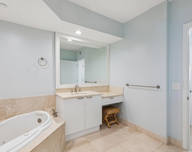 2650 Lake Shore Drive - Photo Thumbnail 21