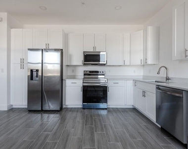 246 Rotonda Blvd Boulevard W - Photo Thumbnail 4