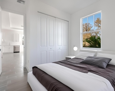 246 Rotonda Blvd Boulevard W - Photo Thumbnail 9