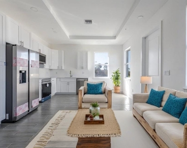 246 Rotonda Blvd Boulevard W - Photo Thumbnail 2